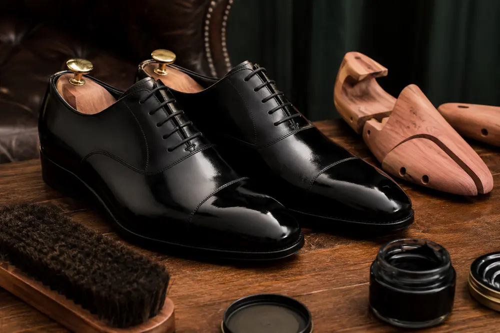 How to shine your shoes the Armory way step by step mirror shine