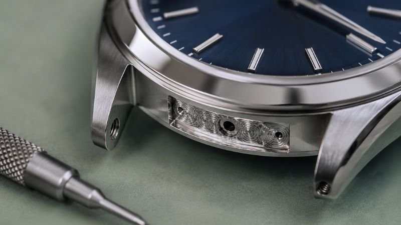Watch lugs area showing serial number location near 6 o’clock position