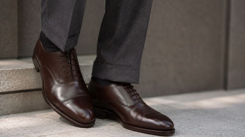 Dark Brown Shoes With Dark Grey Suit: Complete Style Rules Dark grey suit with brown shoes color combination for men