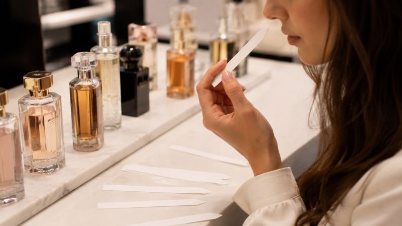 Comparing perfumes with labeled fragrance test strips