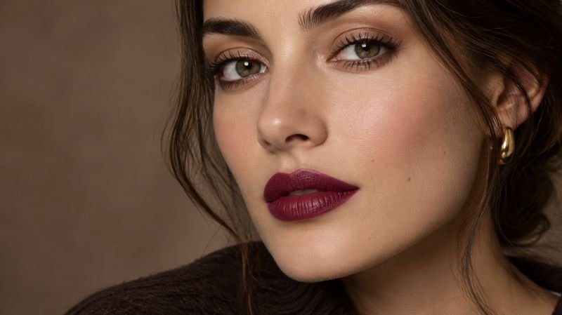 25 Fall Makeup Looks: Easy, Trendy & Wearable Ideas Fall lip makeup featuring deep berry lipstick, softly defined eyes, and natural skin